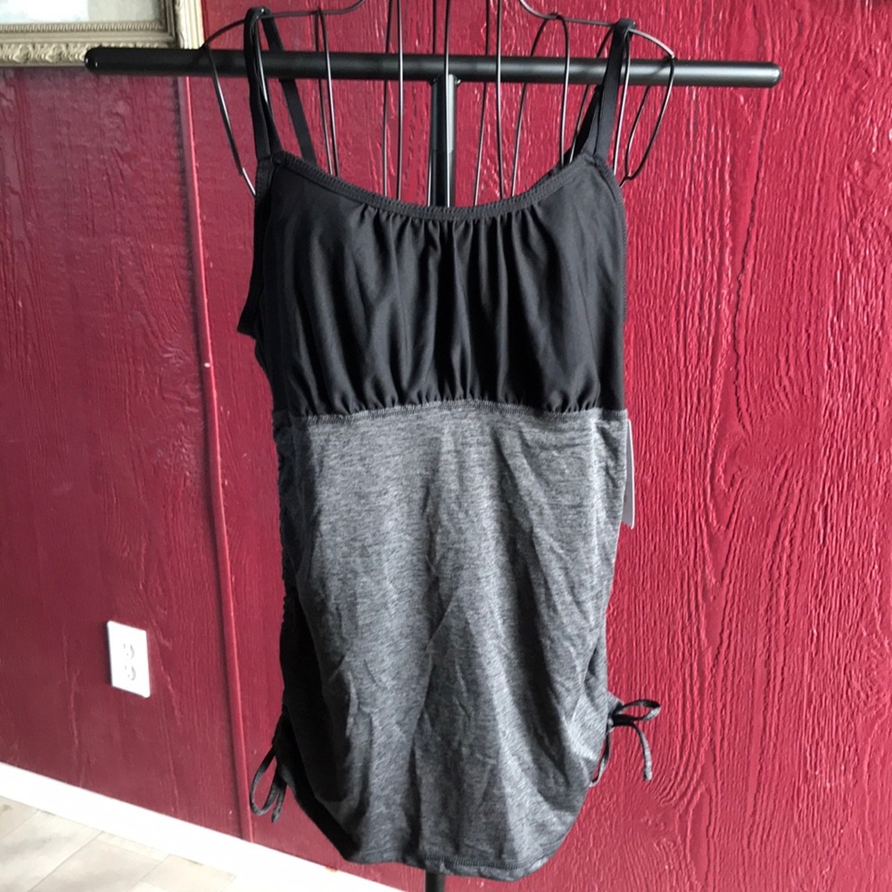 NWT Work out top medium NWT
